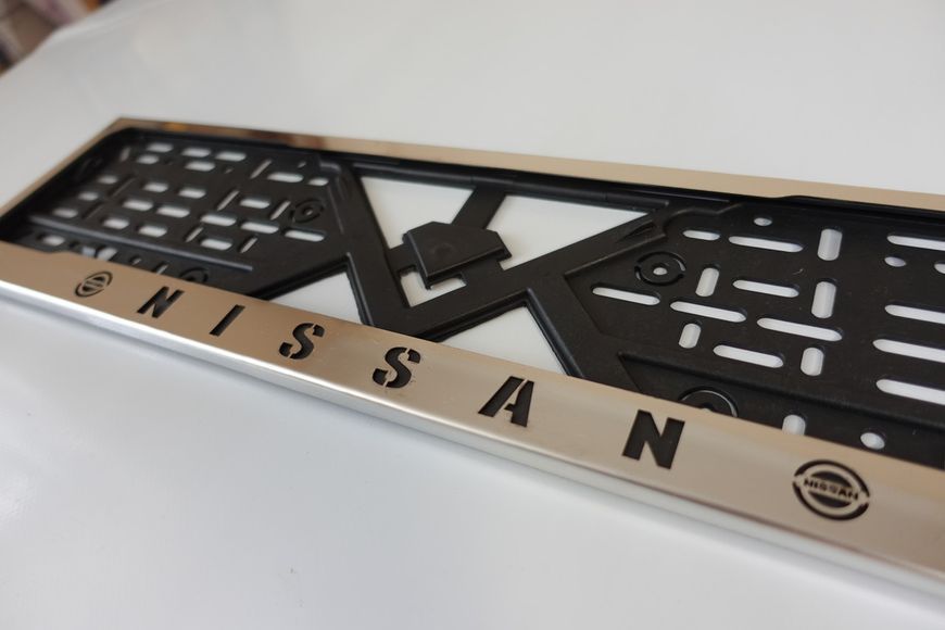Рамка номерного знака из нержавеющей стали с надписью Nissan (1 шт). Рамка номера из нержавейки Нисан Nissan фото