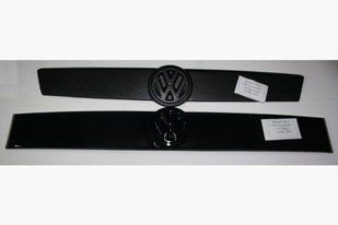 Зимняя накладка на решетку радиатора VW T-4 2000-2003 (верхняя) матовая 01337 фото