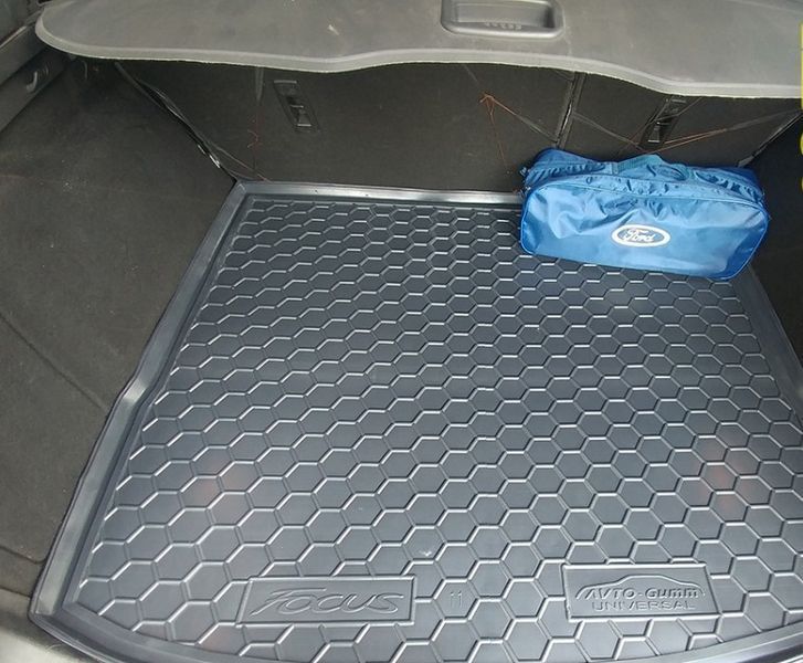 Килимок в багажник для Ford Focus (2011>) (універсал) з докаткою гумово-пластиковий (AVTO-Gumm) автогум 211503 фото