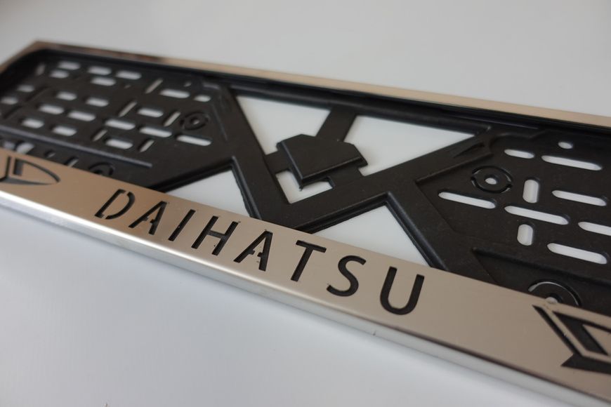 Рамка номерного знака из нержавеющей стали с надписью DAIHATSU (1 шт). Рамка номера из нержавейки Дайхатсу DAIHATSU фото