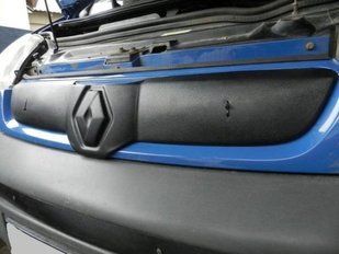 Зимняя накладка на решетку радиатора Renault Trafic 2006-2013 (верхняя) матовая 01382 фото