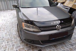 Дефлектор на капот (мухобойки) Volkswagen Jetta VI 2010- VW36 фото